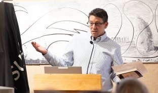 Associate Professor of English Peter Fernbach introduced Pulitzer Prize-winning author William Kennedy at a 2026 Writers Project event in the Visual Arts Gallery in Dearlove Hall.