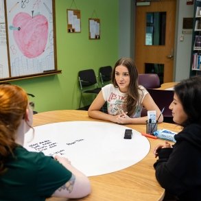 A student tutor helps other students in the Center for Reading and Writing