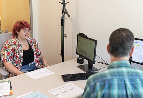 An incoming student meets with an advisor to register for classes