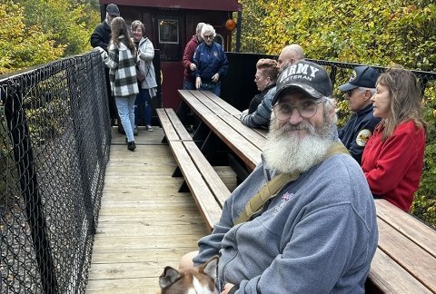 Veterans take scenic train ride